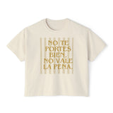 Boxy Tee — Spanish Quote "No te portes bien, no vale la pena" Casual Graphic